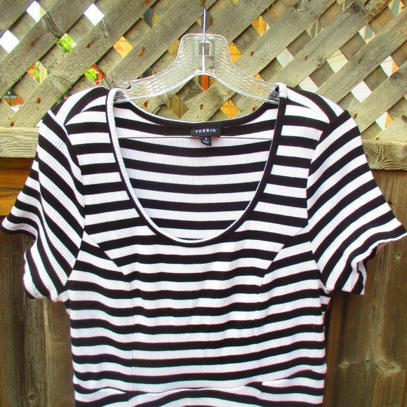 Torrid Black & White Striped Maxi Dress NEW Sz 2 - Picture 2 of 7